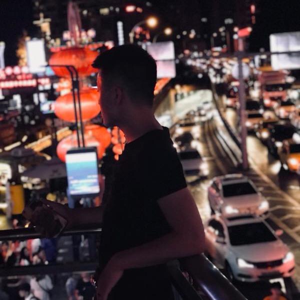 爱讲故事的男孩子🖤