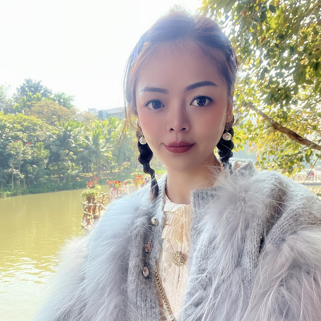 一只胖右右