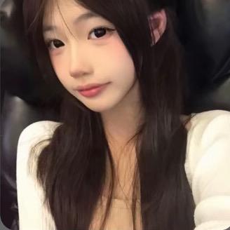 萳