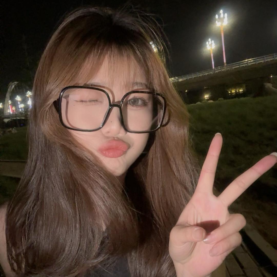 沉迷化妆的智莹～ 寿光缪斯婚纱总监