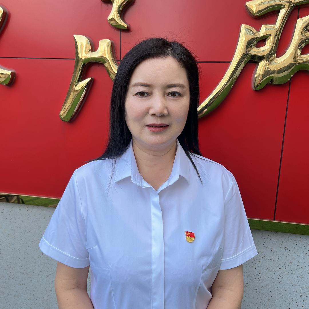 新丰村书记(王爱玉)