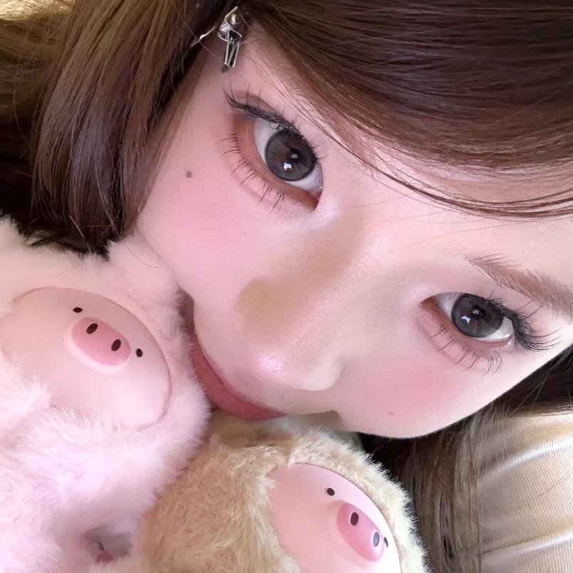 小卿爱吃椰子奶冻