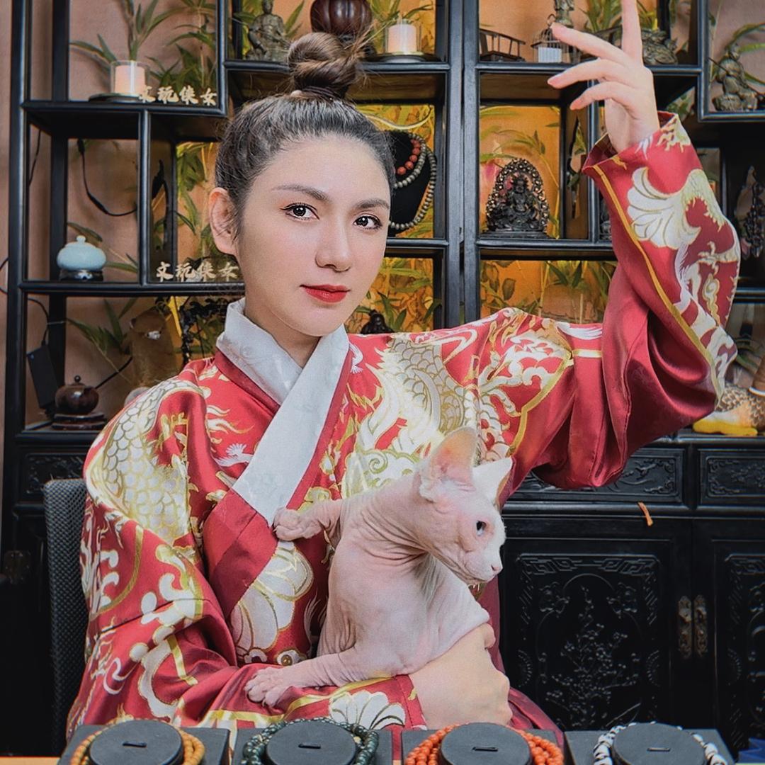 文玩女侠慧慧盛世阁