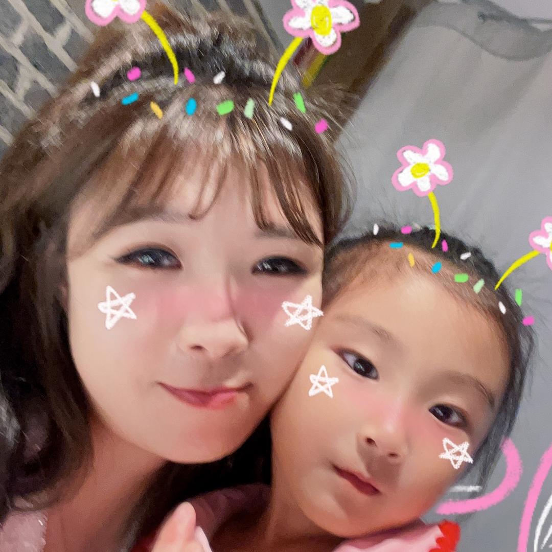 👸，，