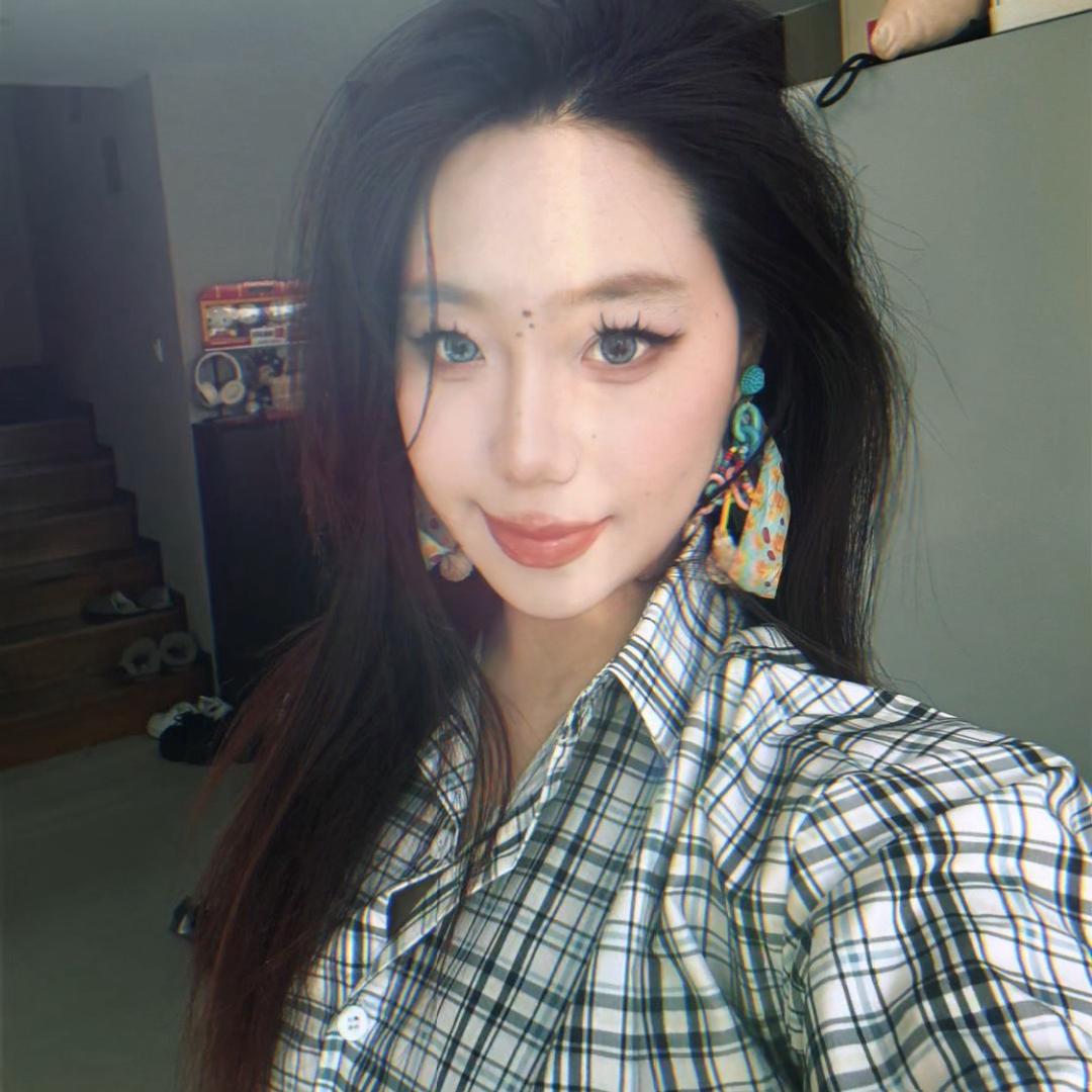 搞钱女孩姚艾拉(疗愈饰品)