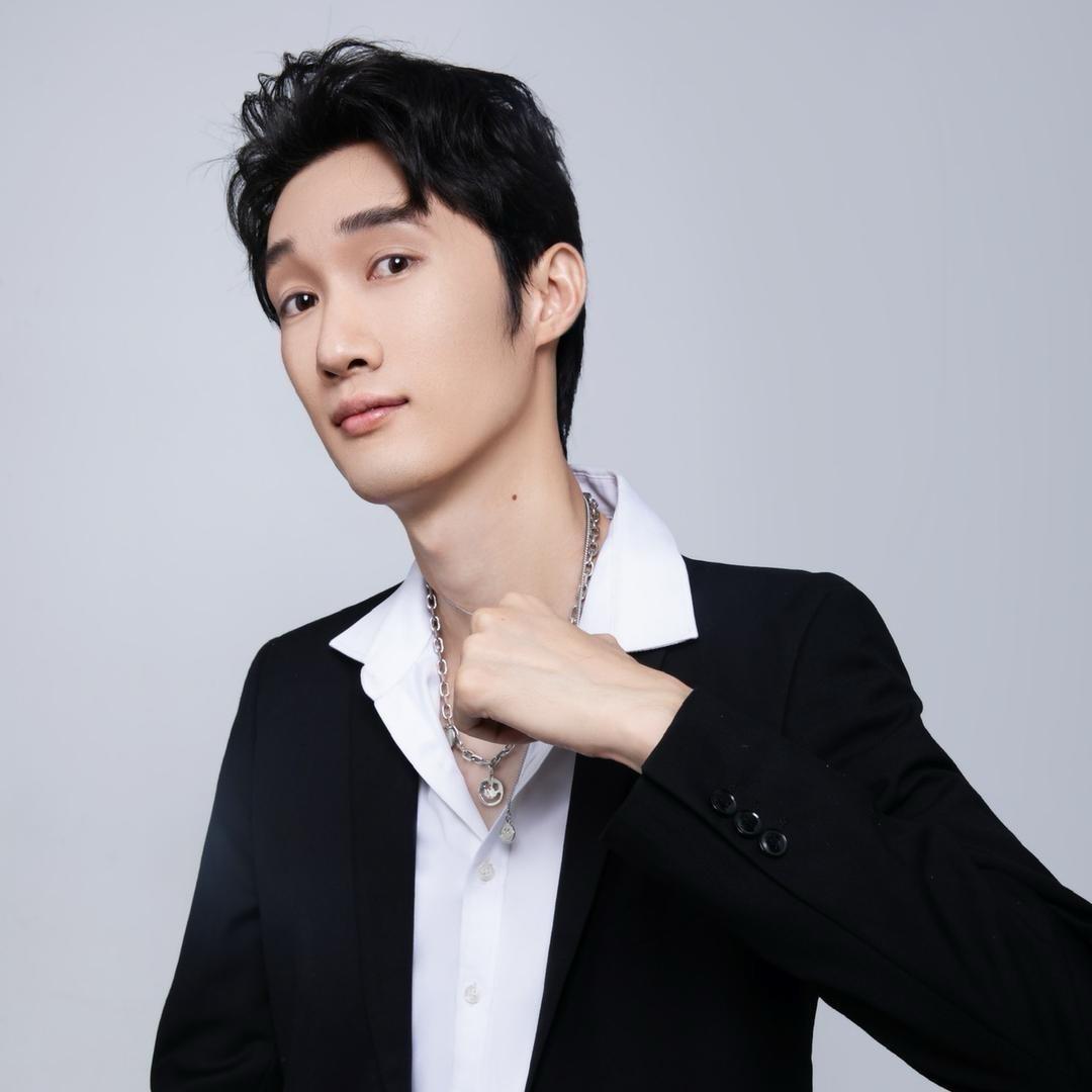 李明浩