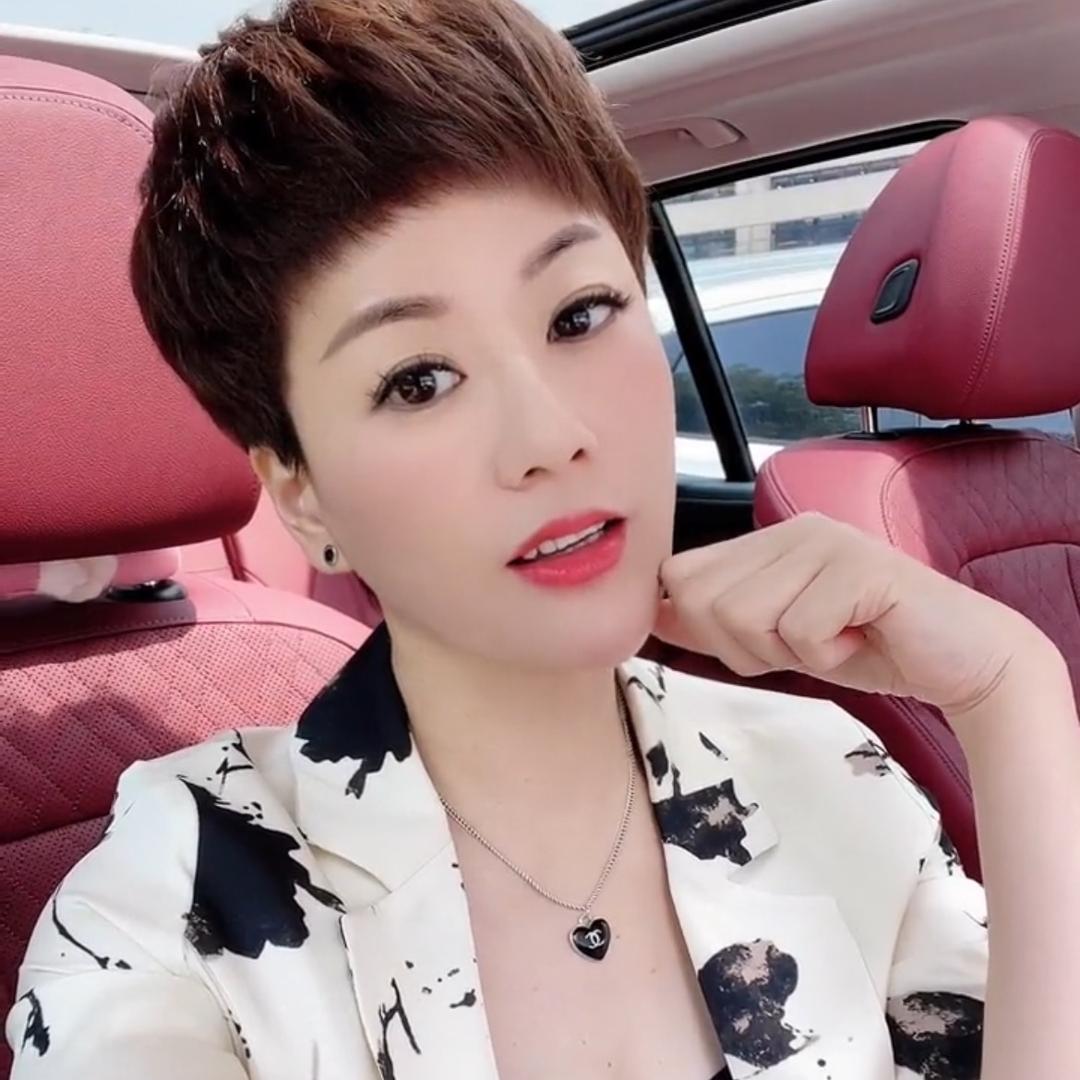 衣欧服饰穿搭