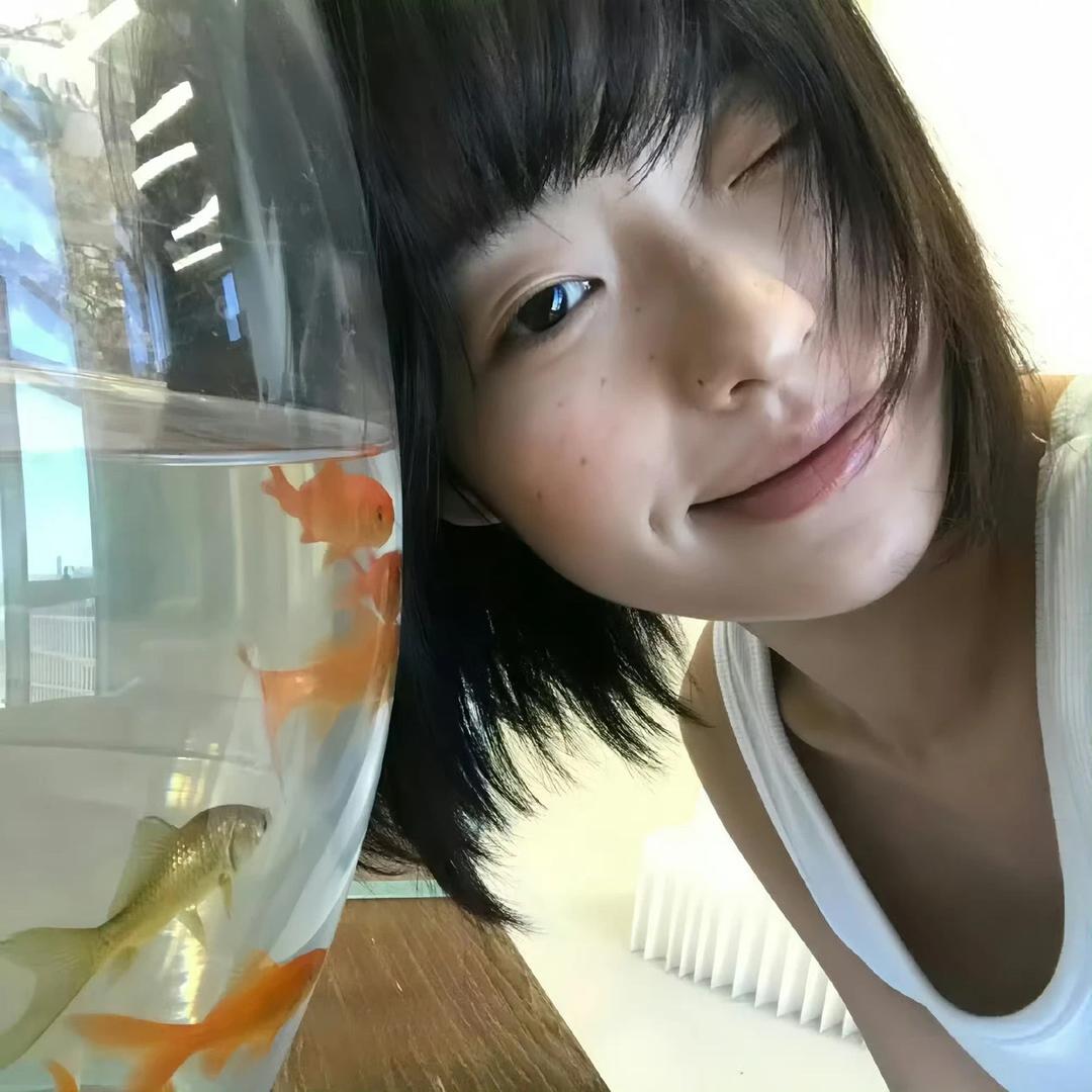 卖萌被打碎俩颗门牙