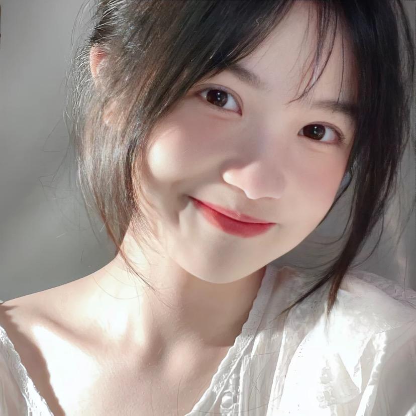 李佳欣.
