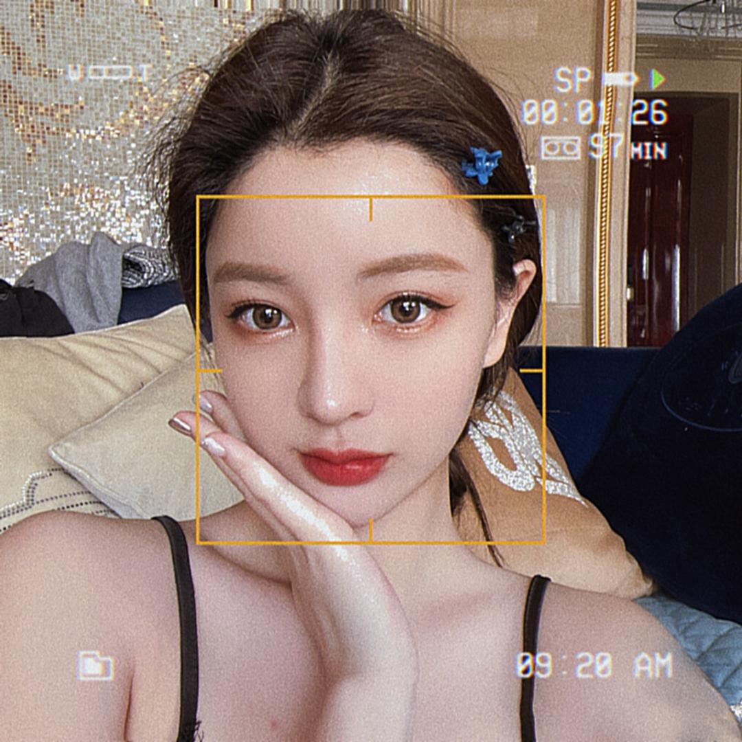 何七七