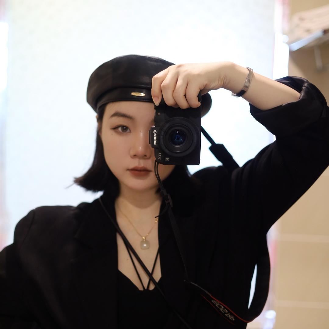 爱妮化妆师 晴晴