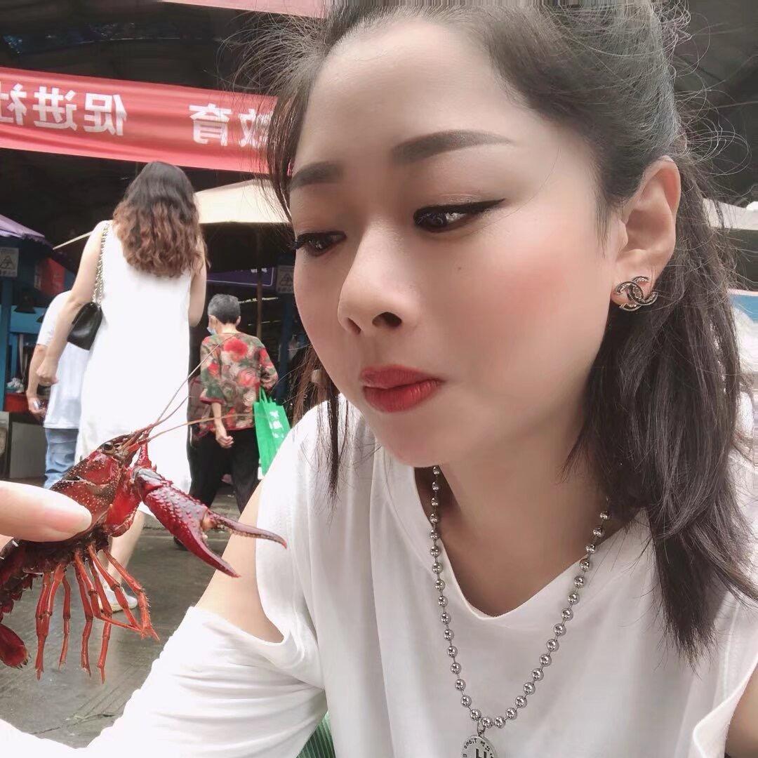 摆摊妹😄 🎤