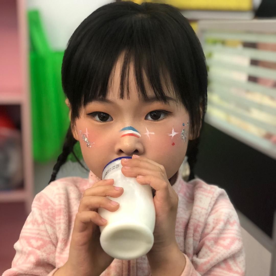 大拇哥主持舞蹈声乐钢琴