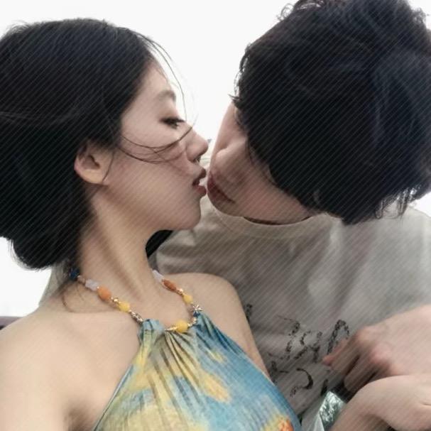 眨了眨眼睛