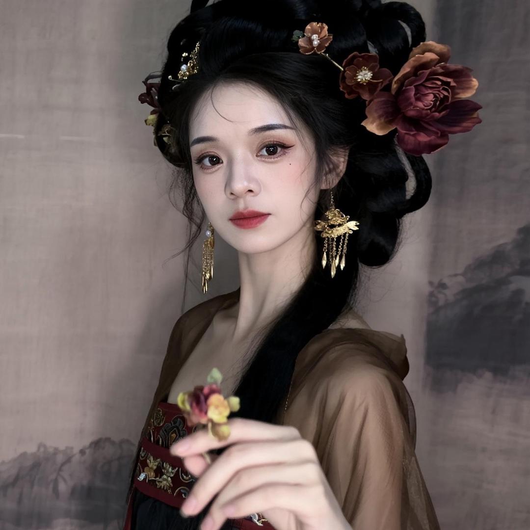 濮阳女礼相月月