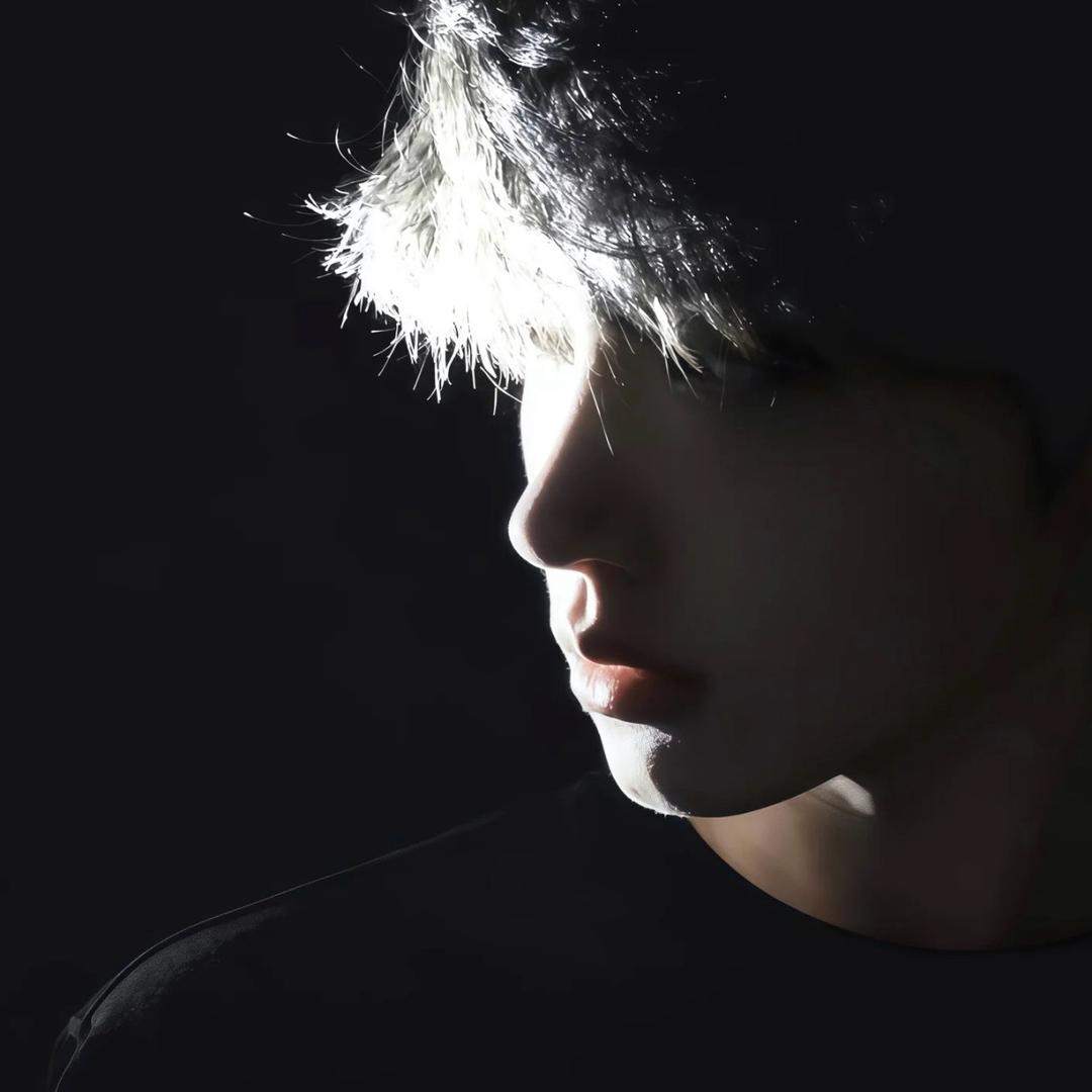 夜染江波映熙华