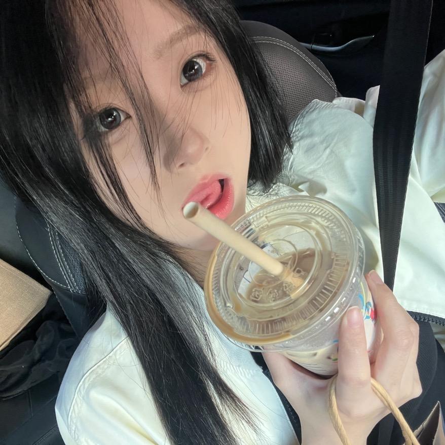 柏含.