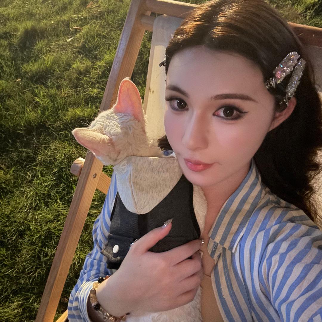 Yvonne.章章