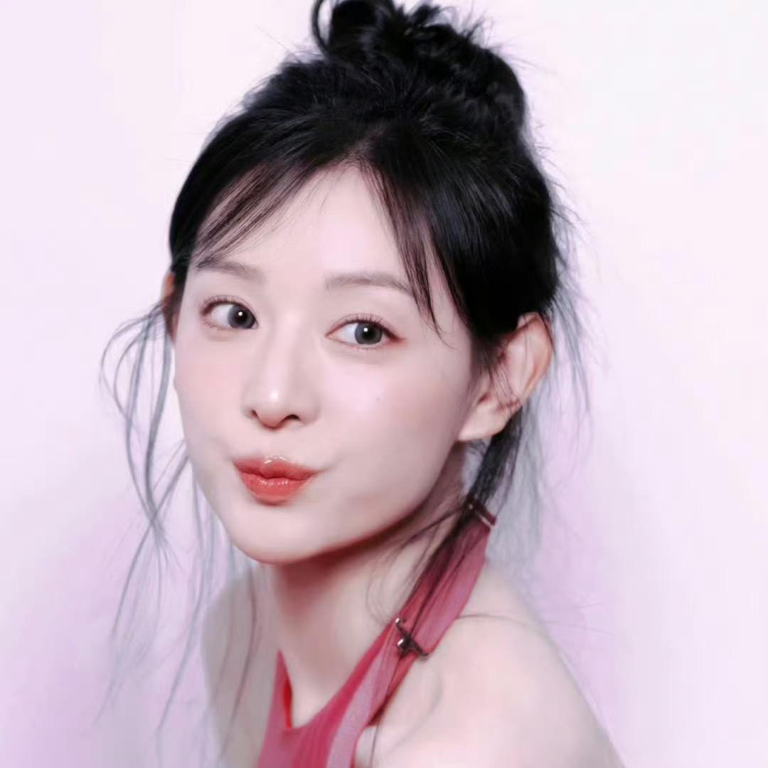 猫小妹啃大西瓜