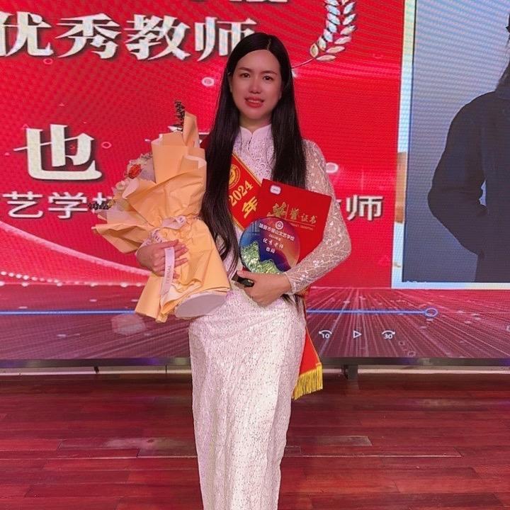 瑞丽市银山文艺学校古筝（也老师）