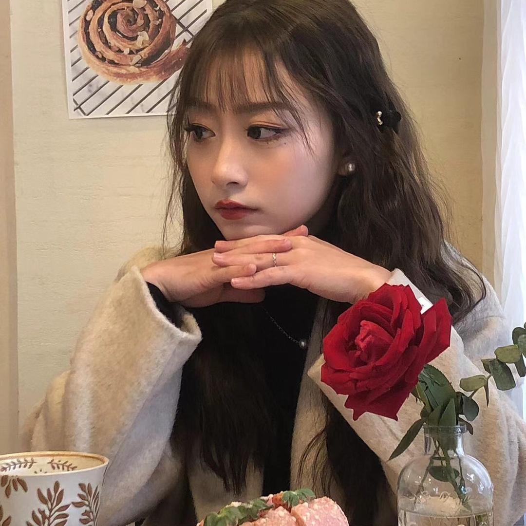 着迷。