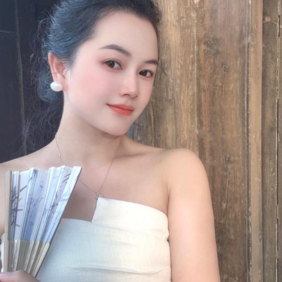 杨杨在贵州画眉毛