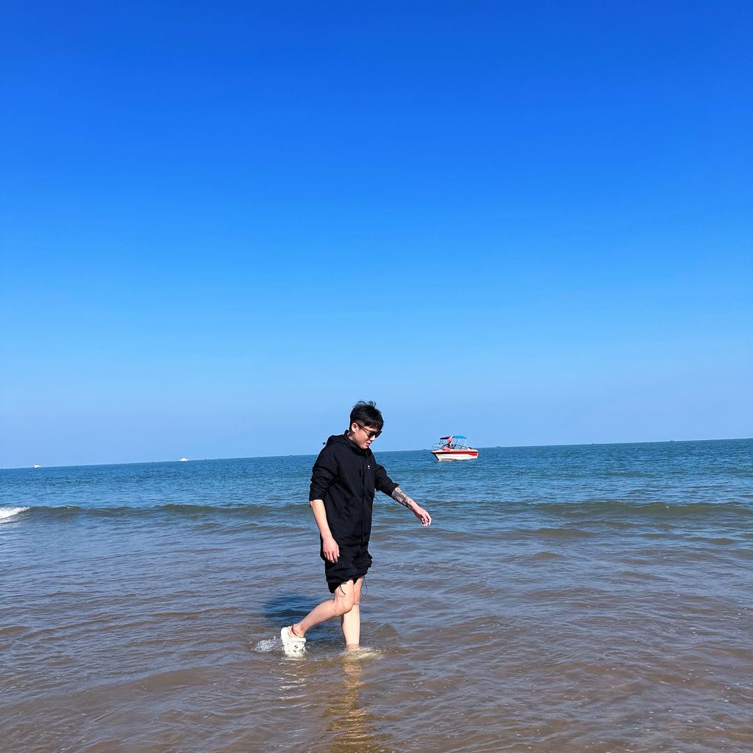 辉辉很阳光。