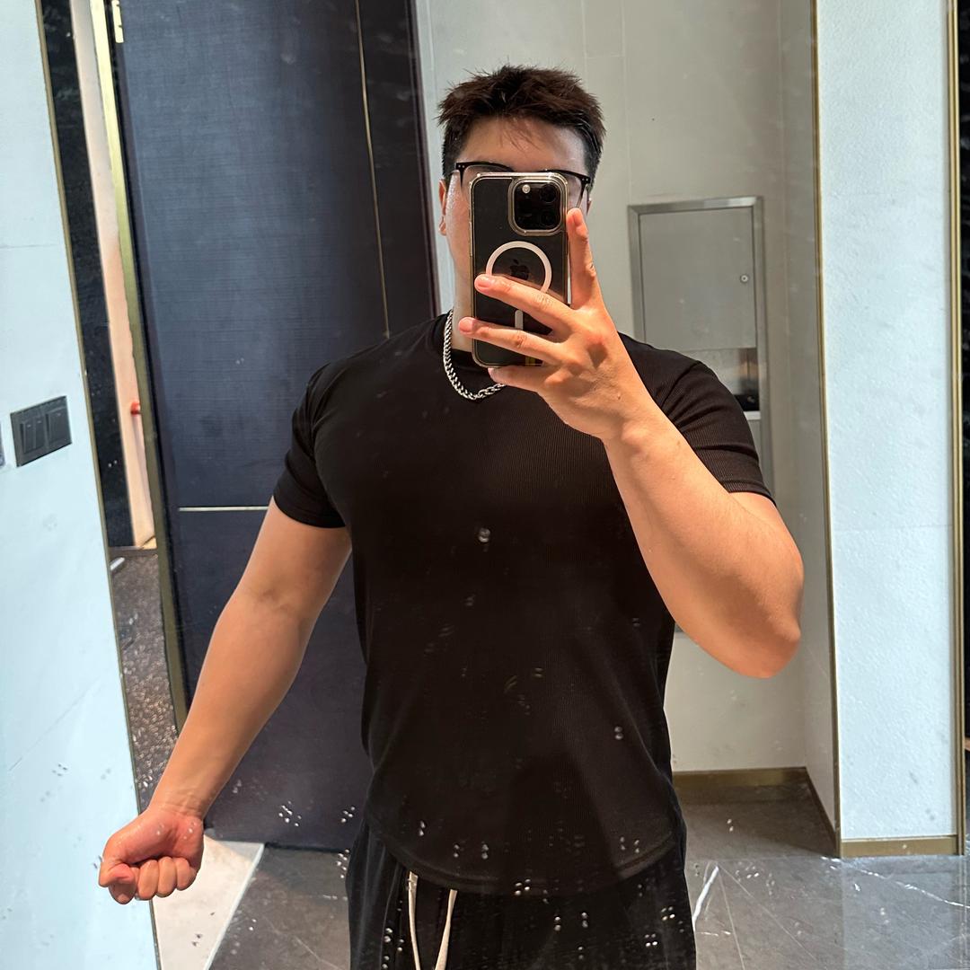 爱吃爱练贼长肥肉肉的小卡拉v