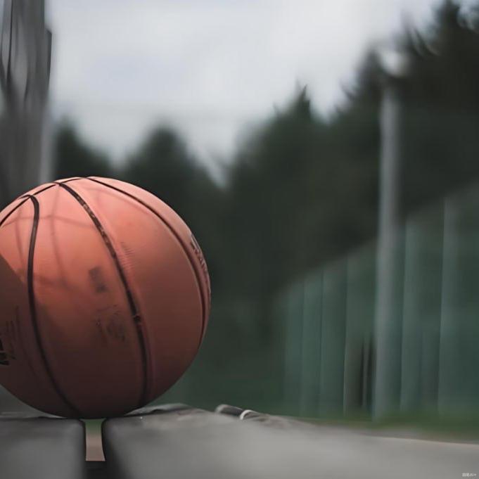 篮球解说靓坤.畅眺