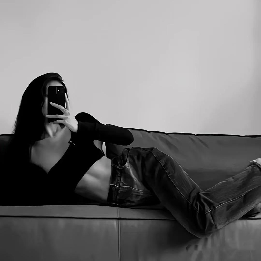🖤 . Y