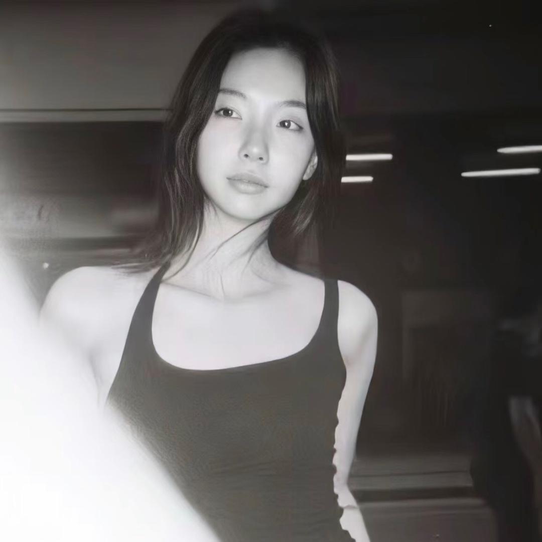 倪妮睡不饱.