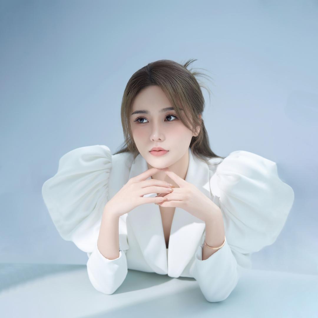 福州眉毛姐姐-肖肖