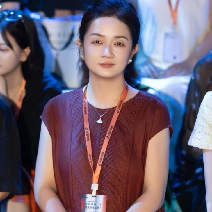 裘美丽麻享穿搭