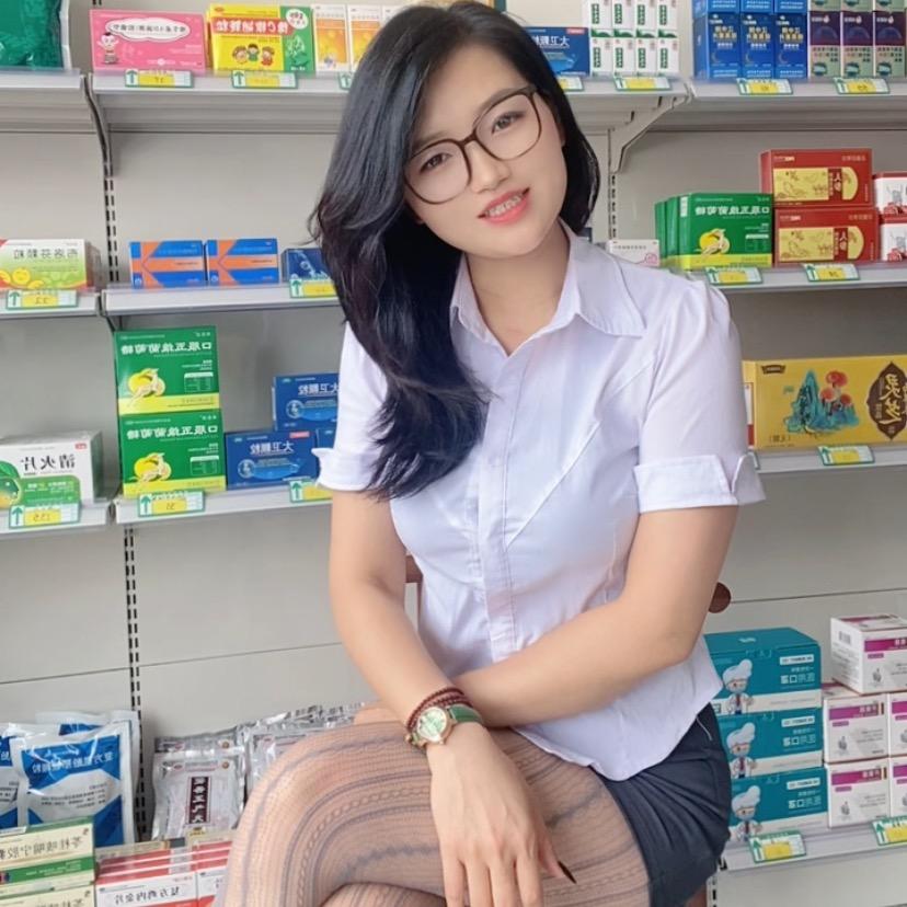 药房老板娘
