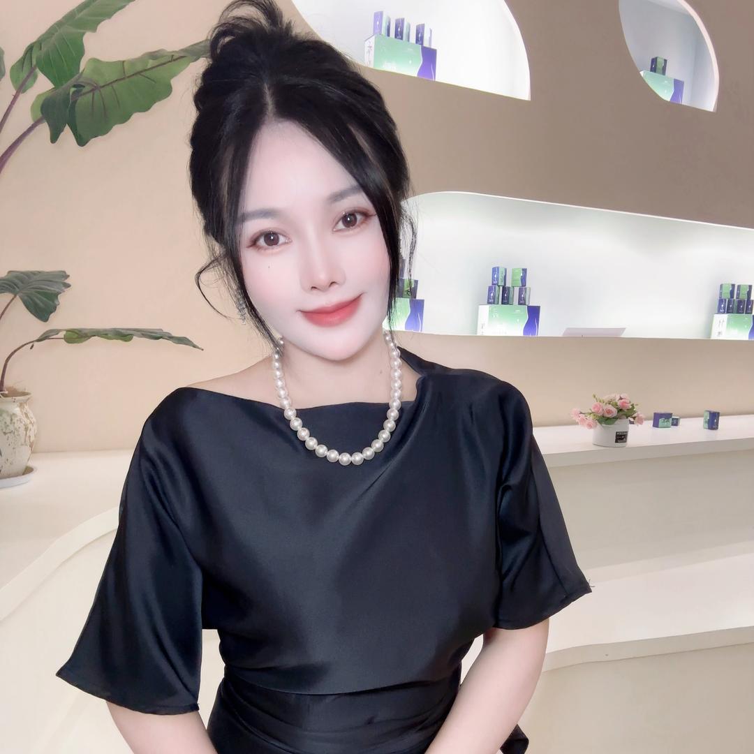 李沁容-纤姿达