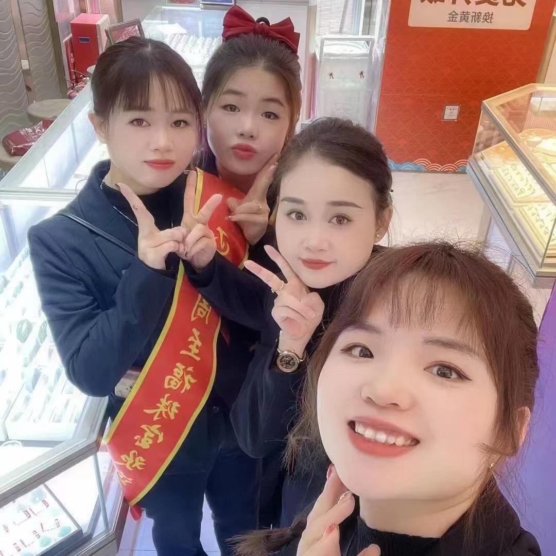 周至福珠宝花都店(新华市场牌坊对面)