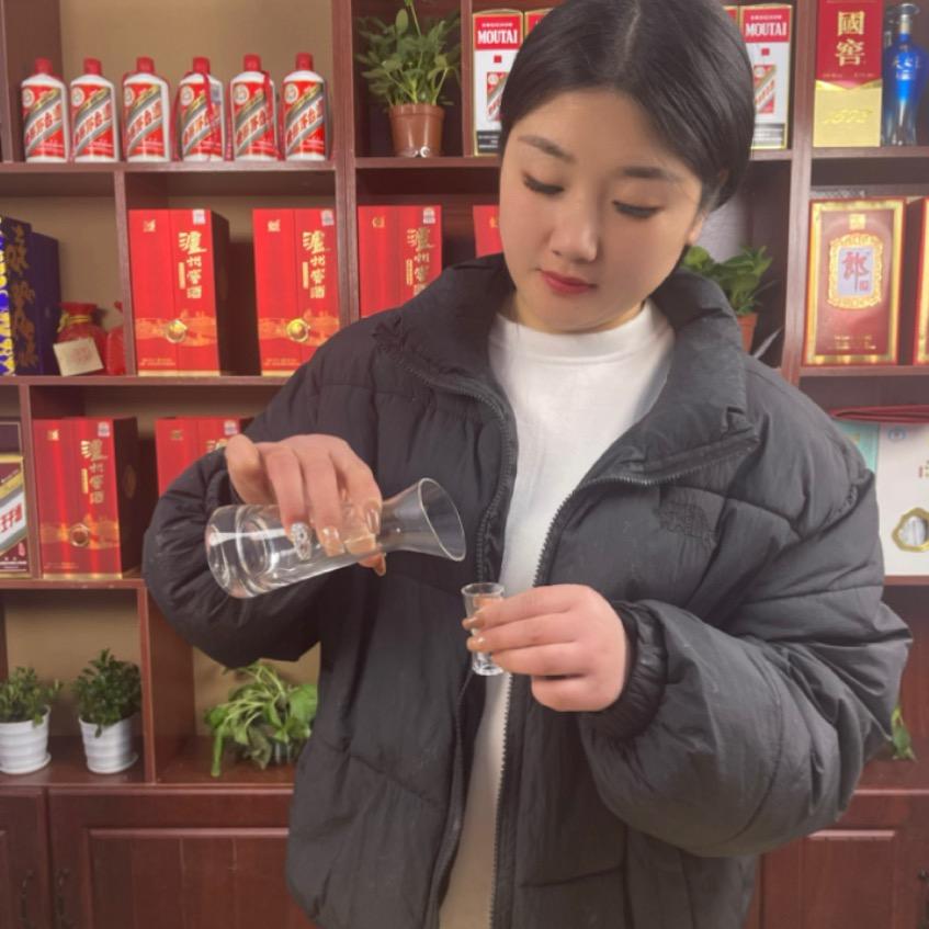 酒仓老板娘婷婷