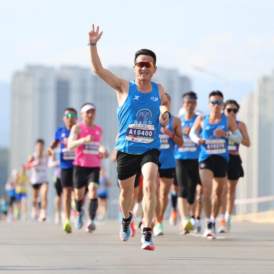 陇塬畔的跑马人