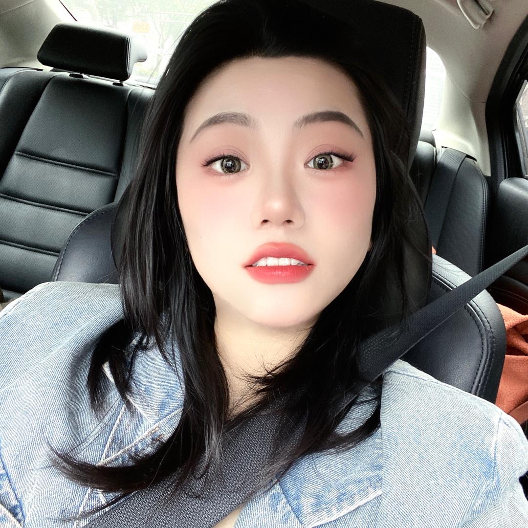 会一点才艺的女设计