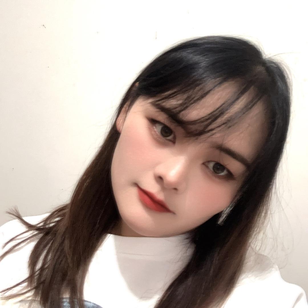 别闹。我比她好