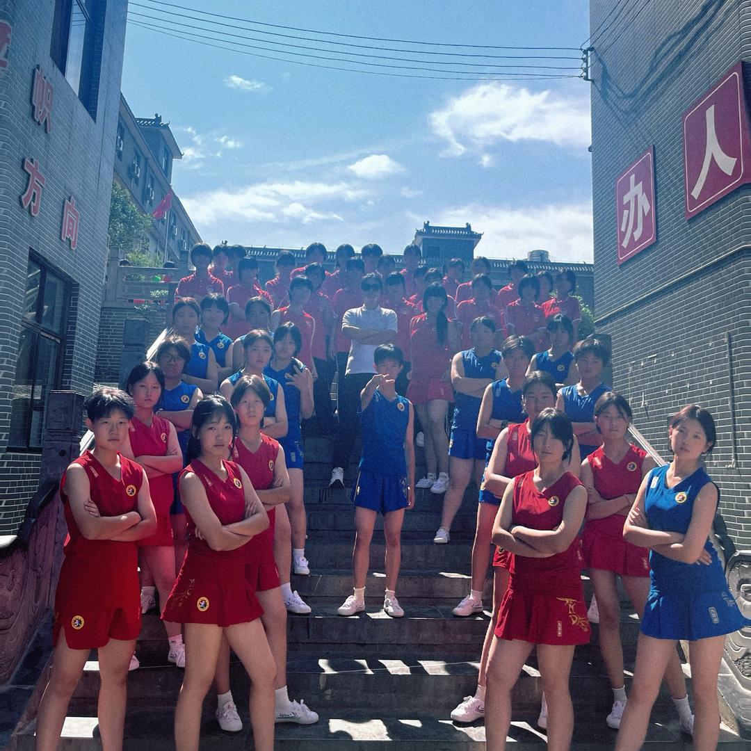 少林功夫文武学校女生部卞教练