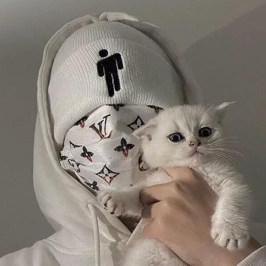 M……