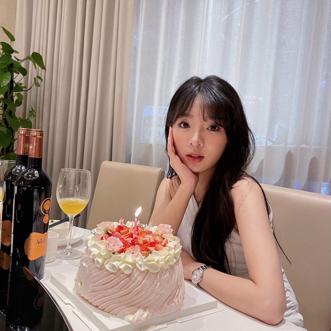 灵灵Faye