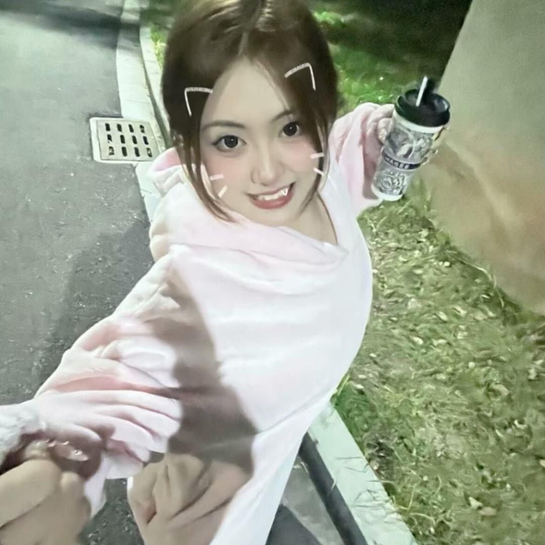 张婧仪.