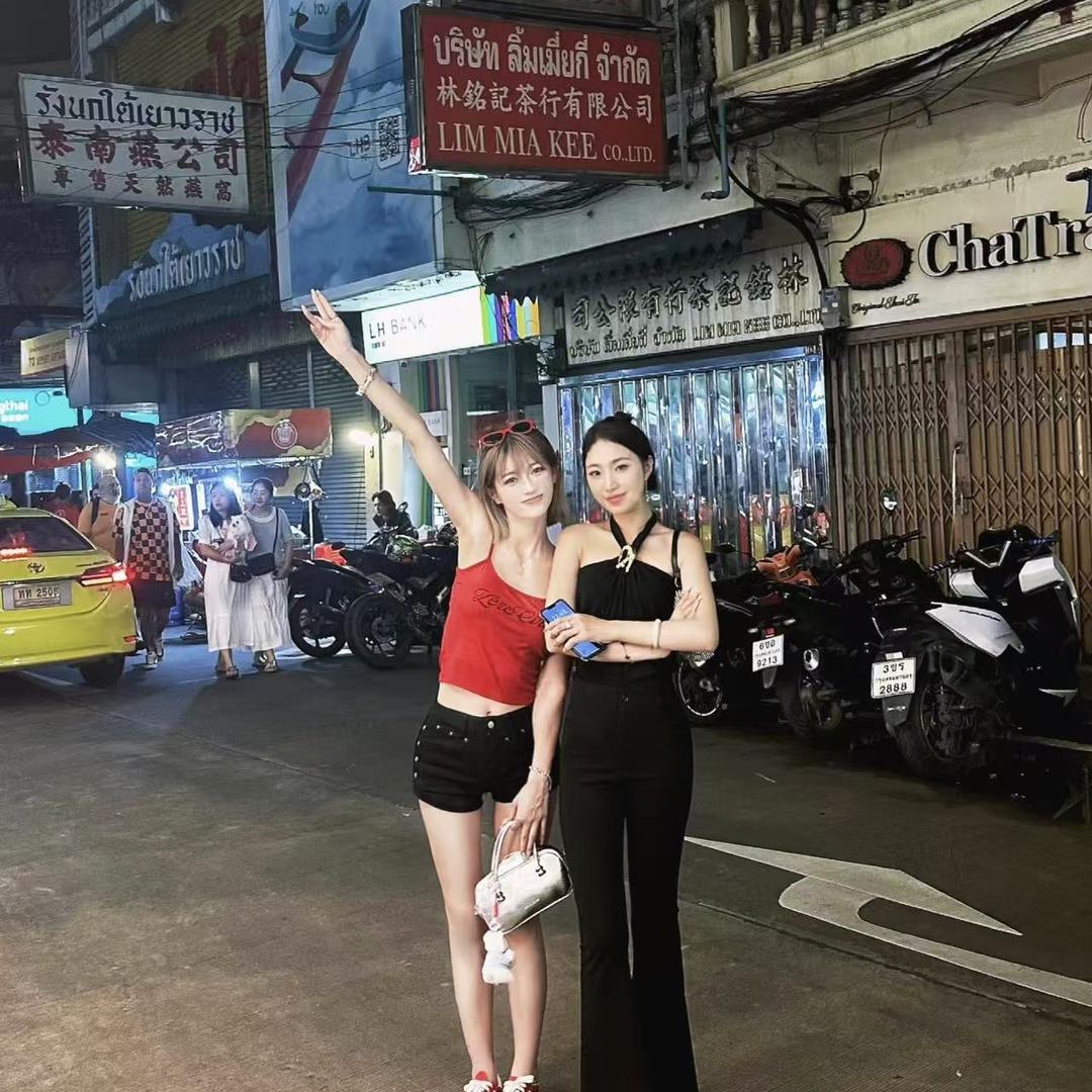 千行足女装