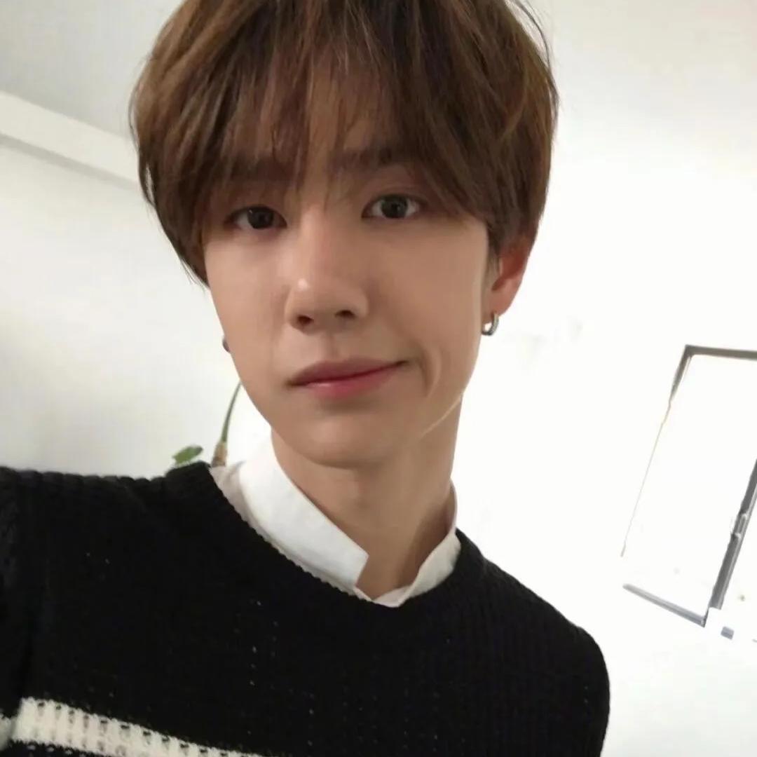 依美轩潮流衣铺