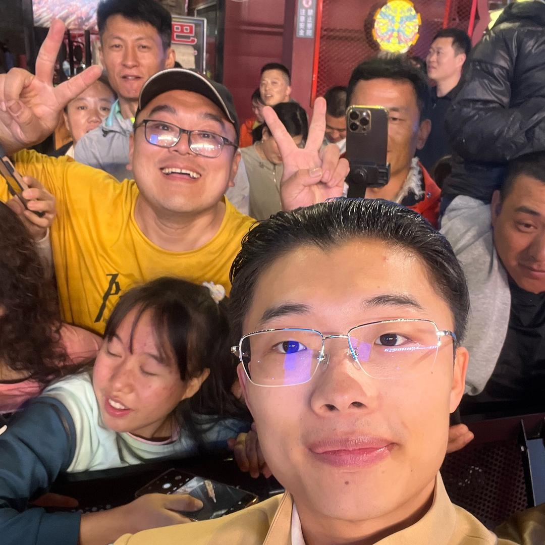 齐法大圣ZX  最小的80后🎤🎙️