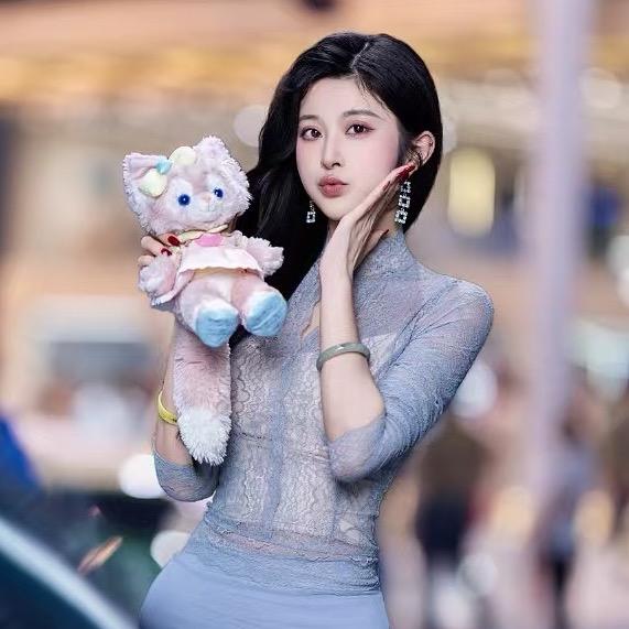 腼腆小美