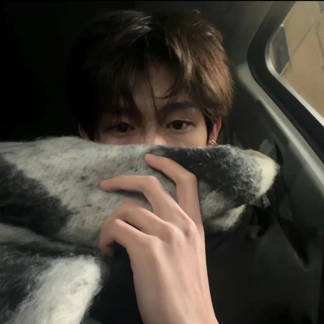 吃饭像闪电一样的男人