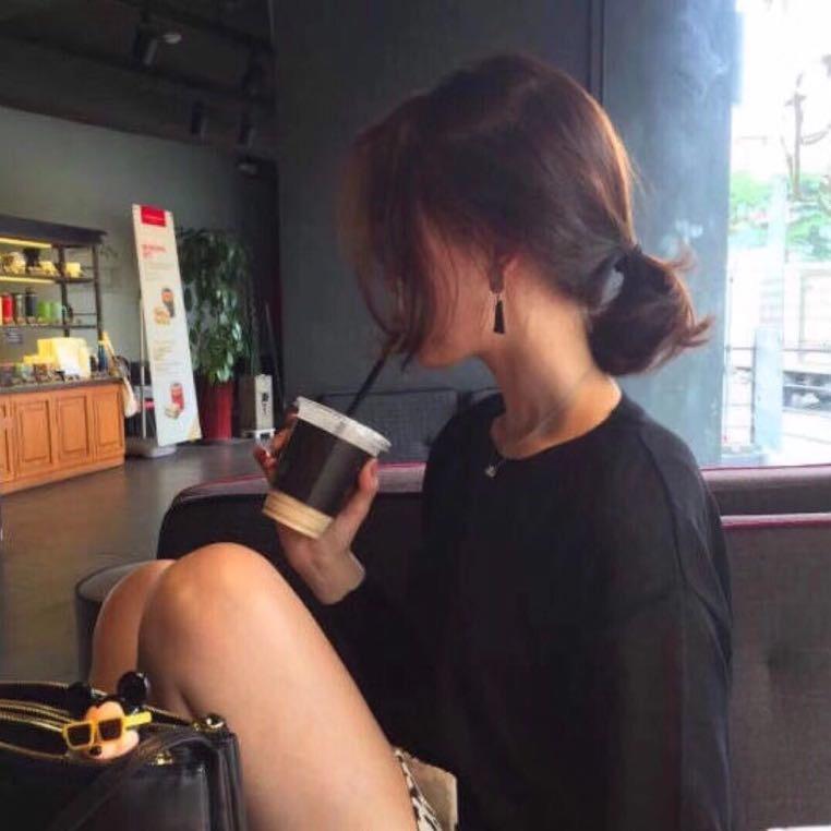 皇塘明天见服装店